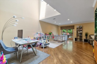 Welcome to the highly sought-after Woodbury Greens condo on Oyster Bay Golf Course in New York - for sale on GolfHomes.com, golf home, golf lot