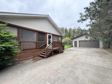 Welcome to this well-maintained 3-bedroom, 2-bath manufactured on Crystal View Municipal Golf Course in Michigan - for sale on GolfHomes.com, golf home, golf lot