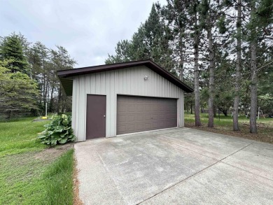 Welcome to this well-maintained 3-bedroom, 2-bath manufactured on Crystal View Municipal Golf Course in Michigan - for sale on GolfHomes.com, golf home, golf lot