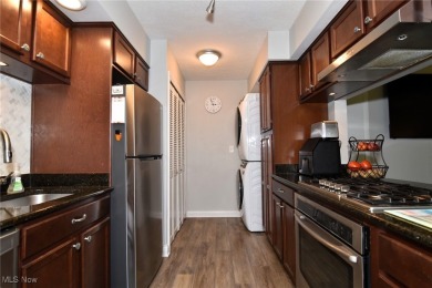 - Welcome to 4914 Independence Cir #DMove-in ready condo with on Fox Den Golf Course in Ohio - for sale on GolfHomes.com, golf home, golf lot