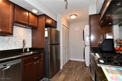 - Welcome to 4914 Independence Cir #DMove-in ready condo with on Fox Den Golf Course in Ohio - for sale on GolfHomes.com, golf home, golf lot