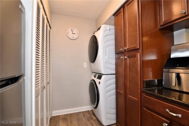 - Welcome to 4914 Independence Cir #DMove-in ready condo with on Fox Den Golf Course in Ohio - for sale on GolfHomes.com, golf home, golf lot