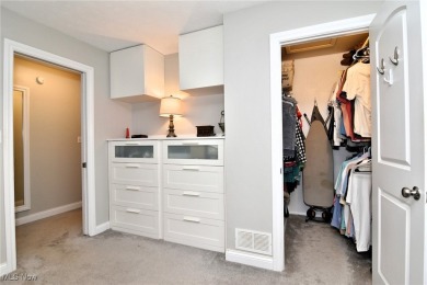 - Welcome to 4914 Independence Cir #DMove-in ready condo with on Fox Den Golf Course in Ohio - for sale on GolfHomes.com, golf home, golf lot