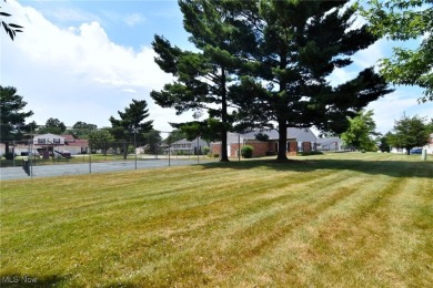 - Welcome to 4914 Independence Cir #DMove-in ready condo with on Fox Den Golf Course in Ohio - for sale on GolfHomes.com, golf home, golf lot