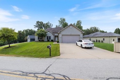 Take a look at this beautiful one level ranch home in Four on Seasons Ridge At Four Seasons in Missouri - for sale on GolfHomes.com, golf home, golf lot