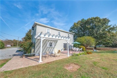 This lovely home is located in the heart of Irvington! Bright on Tides Inn Par 3 Course in Virginia - for sale on GolfHomes.com, golf home, golf lot