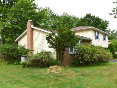 Unique 3 bedroom, 2.5 bath Tri-level design located in the north on Hailwood Golf Club in Pennsylvania - for sale on GolfHomes.com, golf home, golf lot