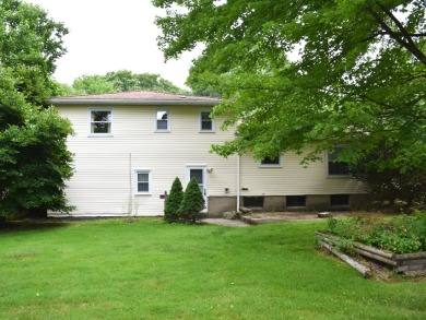 Unique 3 bedroom, 2.5 bath Tri-level design located in the north on Hailwood Golf Club in Pennsylvania - for sale on GolfHomes.com, golf home, golf lot