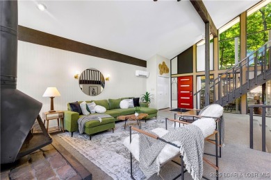 This magnificent 5-bedroom, 3-bathroom lakefront home is walking on The Oaks Golf Course in Missouri - for sale on GolfHomes.com, golf home, golf lot