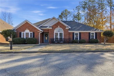 Beautiful Single-Story Home in a Prime Location. Welcome home to on Lakewood Golf Course in Alabama - for sale on GolfHomes.com, golf home, golf lot