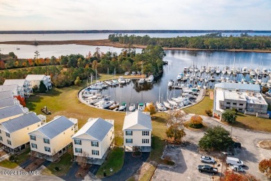 STUNNING LOCATION! Beautiful townhouse overlooking the Northwest on Harbour Point Golf Club in North Carolina - for sale on GolfHomes.com, golf home, golf lot