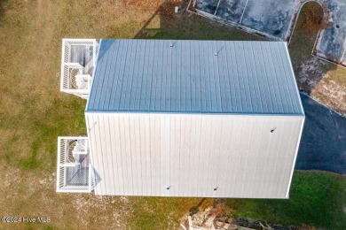 STUNNING LOCATION! Beautiful townhouse overlooking the Northwest on Harbour Point Golf Club in North Carolina - for sale on GolfHomes.com, golf home, golf lot