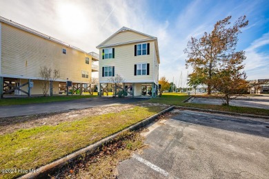 STUNNING LOCATION! Beautiful townhouse overlooking the Northwest on Harbour Point Golf Club in North Carolina - for sale on GolfHomes.com, golf home, golf lot