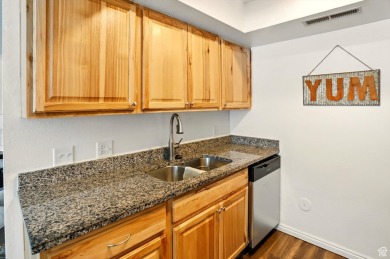 Beautifully updated and move-in ready condo in the heart of on Mick Riley Golf Course in Utah - for sale on GolfHomes.com, golf home, golf lot