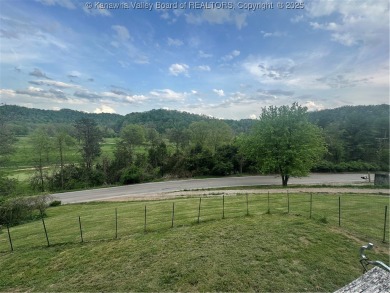 Quiet and peaceful 3 bed, 2 bath home overlooking Edgewood on Edgewood Country Club in West Virginia - for sale on GolfHomes.com, golf home, golf lot
