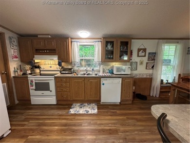 Quiet and peaceful 3 bed, 2 bath home overlooking Edgewood on Edgewood Country Club in West Virginia - for sale on GolfHomes.com, golf home, golf lot