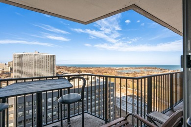 Perched on the 21st floor, this spacious 2 bedroom, 2 bath on Sydney R. Marovitz Golf Course in Illinois - for sale on GolfHomes.com, golf home, golf lot