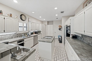 Don't miss this adorable 2-bedroom home located in the heart of on Fair Oaks Ranch Golf and Country Club in Texas - for sale on GolfHomes.com, golf home, golf lot