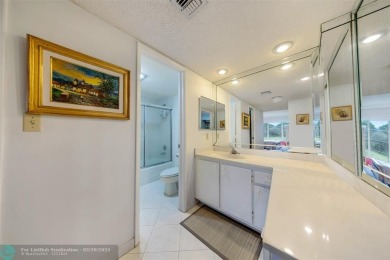 Discover the perfect blend of comfort and convenience at this on Oaks Country Club in Florida - for sale on GolfHomes.com, golf home, golf lot