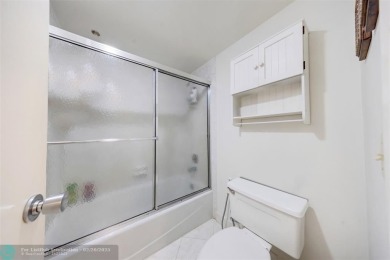Discover the perfect blend of comfort and convenience at this on Oaks Country Club in Florida - for sale on GolfHomes.com, golf home, golf lot