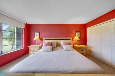 Discover the perfect blend of comfort and convenience at this on Oaks Country Club in Florida - for sale on GolfHomes.com, golf home, golf lot