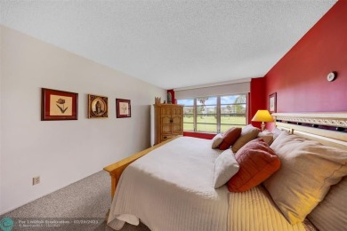 Discover the perfect blend of comfort and convenience at this on Oaks Country Club in Florida - for sale on GolfHomes.com, golf home, golf lot