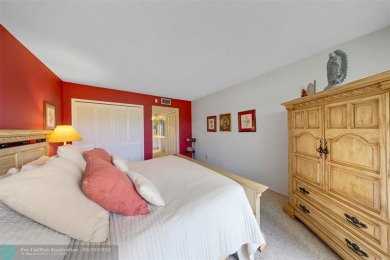 Discover the perfect blend of comfort and convenience at this on Oaks Country Club in Florida - for sale on GolfHomes.com, golf home, golf lot