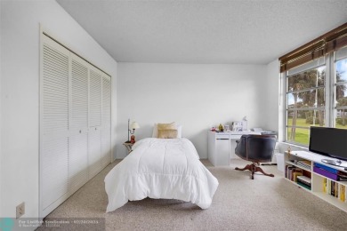 Discover the perfect blend of comfort and convenience at this on Oaks Country Club in Florida - for sale on GolfHomes.com, golf home, golf lot