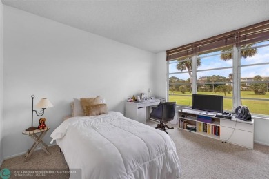 Discover the perfect blend of comfort and convenience at this on Oaks Country Club in Florida - for sale on GolfHomes.com, golf home, golf lot
