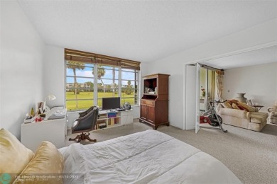Discover the perfect blend of comfort and convenience at this on Oaks Country Club in Florida - for sale on GolfHomes.com, golf home, golf lot