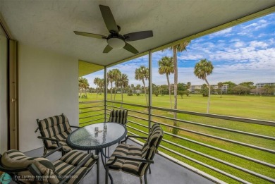 Discover the perfect blend of comfort and convenience at this on Oaks Country Club in Florida - for sale on GolfHomes.com, golf home, golf lot