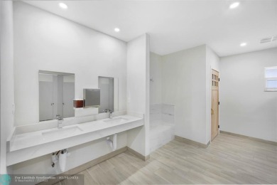 Discover the perfect blend of comfort and convenience at this on Oaks Country Club in Florida - for sale on GolfHomes.com, golf home, golf lot