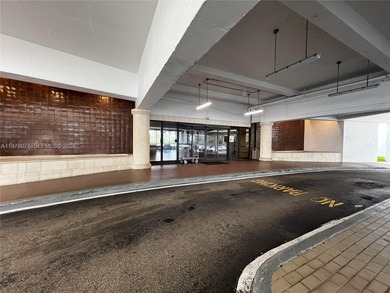 Beautifully maintained 2 bed/2 bath residence in the desirable on Turnberry Isle Resort and Club in Florida - for sale on GolfHomes.com, golf home, golf lot