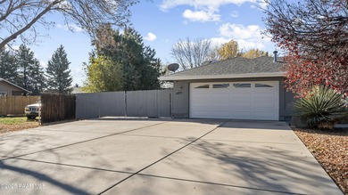 Welcome to this lovely 3 bedroom, 2 bathroom, 1,665 square foot on Prescott Golf and Country Club in Arizona - for sale on GolfHomes.com, golf home, golf lot