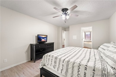 Welcome to this spacious yet cozy, 3 Bedroom, 2 Bath, end unit on Seasons Ridge At Four Seasons in Missouri - for sale on GolfHomes.com, golf home, golf lot
