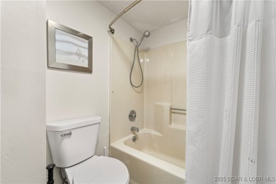 Welcome to this spacious yet cozy, 3 Bedroom, 2 Bath, end unit on Seasons Ridge At Four Seasons in Missouri - for sale on GolfHomes.com, golf home, golf lot