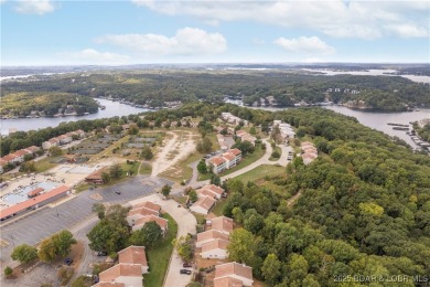 Welcome to this spacious yet cozy, 3 Bedroom, 2 Bath, end unit on Seasons Ridge At Four Seasons in Missouri - for sale on GolfHomes.com, golf home, golf lot