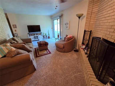Paradise in the heart of OKC!  This charming 3 bed, 2 bath home on Lake Hefner Golf Club in Oklahoma - for sale on GolfHomes.com, golf home, golf lot