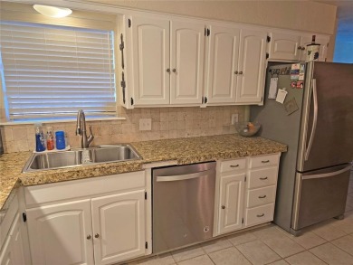 Paradise in the heart of OKC!  This charming 3 bed, 2 bath home on Lake Hefner Golf Club in Oklahoma - for sale on GolfHomes.com, golf home, golf lot