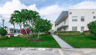 BIG PRICE ADJUSTMENT!  Well-maintained 2 bed/2 bath condo in on Kings Point Golf -Flanders Way in Florida - for sale on GolfHomes.com, golf home, golf lot