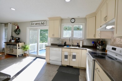 Sellers Relocating and offering Major Price Improvement on on Seven Lakes Country Club in North Carolina - for sale on GolfHomes.com, golf home, golf lot