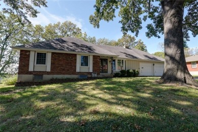 Spacious 3 Bedroom, 3 Bath Ranch Home with 4 Season Sun Room on Royal Meadows Golf Course in Missouri - for sale on GolfHomes.com, golf home, golf lot