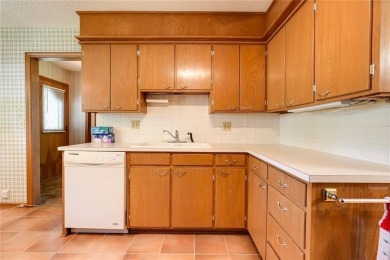 Spacious 3 Bedroom, 3 Bath Ranch Home with 4 Season Sun Room on Royal Meadows Golf Course in Missouri - for sale on GolfHomes.com, golf home, golf lot