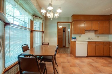 Spacious 3 Bedroom, 3 Bath Ranch Home with 4 Season Sun Room on Royal Meadows Golf Course in Missouri - for sale on GolfHomes.com, golf home, golf lot