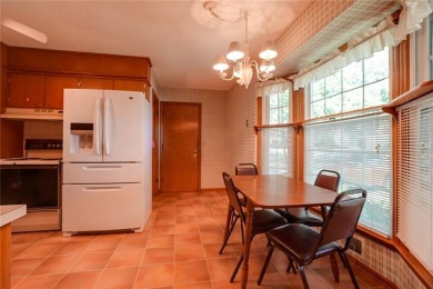 Spacious 3 Bedroom, 3 Bath Ranch Home with 4 Season Sun Room on Royal Meadows Golf Course in Missouri - for sale on GolfHomes.com, golf home, golf lot