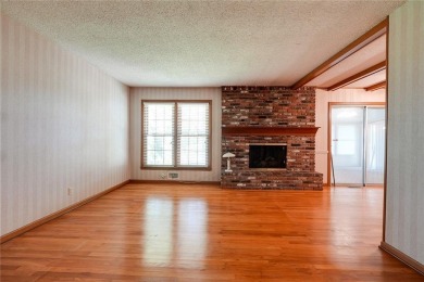 Spacious 3 Bedroom, 3 Bath Ranch Home with 4 Season Sun Room on Royal Meadows Golf Course in Missouri - for sale on GolfHomes.com, golf home, golf lot