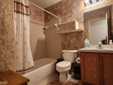 Welcome to our Waterford site condo listing. Enjoy the comfort on White Lake Oaks Golf Course in Michigan - for sale on GolfHomes.com, golf home, golf lot
