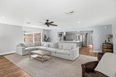 3 bed/2.5 bath home on .35 acres in the highly desirable Kenwood on Fort Walton Beach Golf Course in Florida - for sale on GolfHomes.com, golf home, golf lot