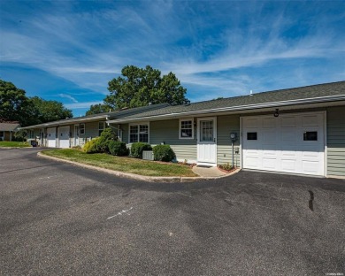 Move right in to this lovely Cambridge model in Leisure Village on Leisure Village Golf Course in New York - for sale on GolfHomes.com, golf home, golf lot