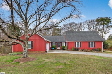 Welcome home to Holly Tree Plantation! This beautifully updated on Holly Tree Country Club in South Carolina - for sale on GolfHomes.com, golf home, golf lot